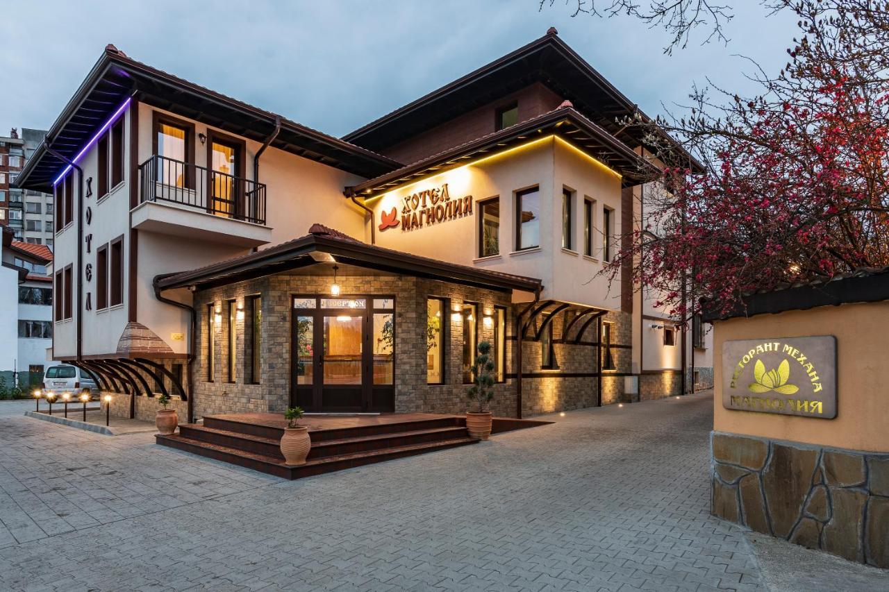 Семеен Хотел Магнолия Kazanlak Exterior photo