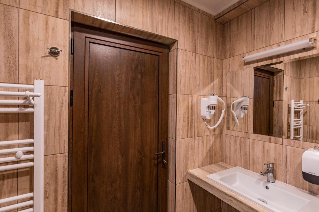 Семеен Хотел Магнолия Kazanlak Exterior photo